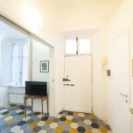 Eclectic In Trendy San Lorenzo Rome