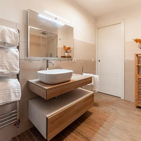 Elegant Penthouse - Metro Conca D'oro & Terrace * Rome