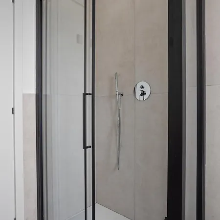 The Poolside House - New 2 Bedroom With Terrace Apartment Rome