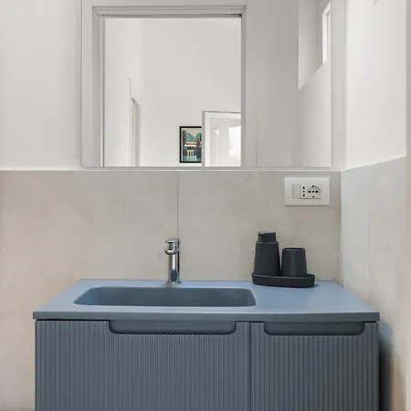 The Poolside House - New 2 Bedroom With Terrace
