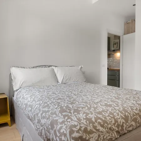 The Poolside House - New 2 Bedroom With Terrace *