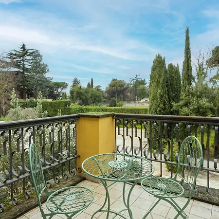 The Poolside House - New 2 Bedroom With Terrace Rome
