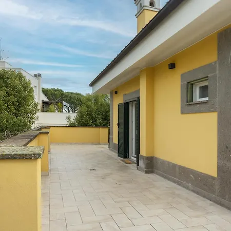 The Poolside House - New 2 Bedroom With Terrace Apartment Rome
