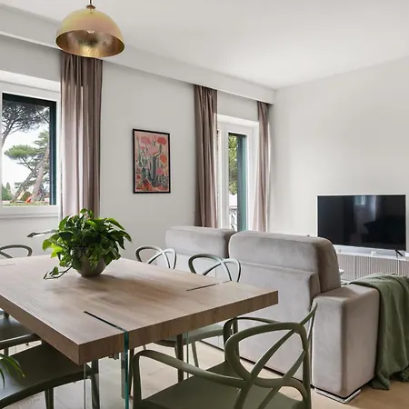 The Poolside House - New 2 Bedroom With Terrace Apartment