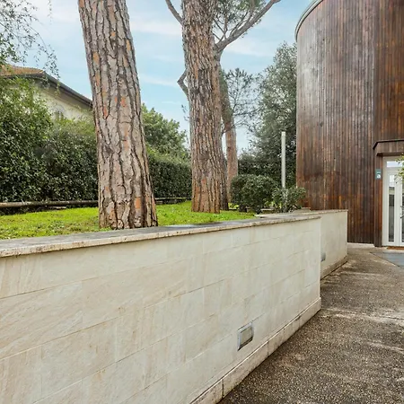 The Poolside House - New 2 Bedroom With Terrace Apartment Rome