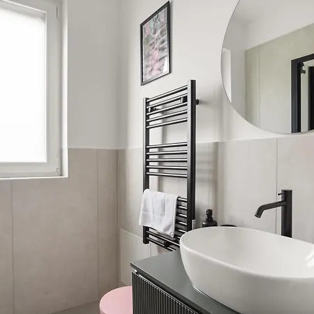 公寓 The Poolside House - New 2 Bedroom With Terrace *
