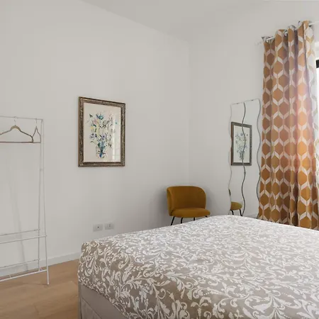 Apartment The Poolside House - New 2 Bedroom With Terrace *