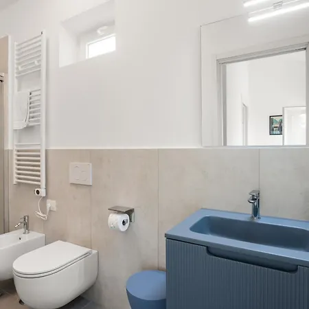 The Poolside House - New 2 Bedroom With Terrace Apartment Rome
