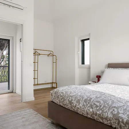 The Poolside House - New 2 Bedroom With Terrace Apartment Rome