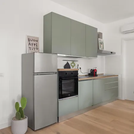 Apartment The Poolside House - New 2 Bedroom With Terrace Rome