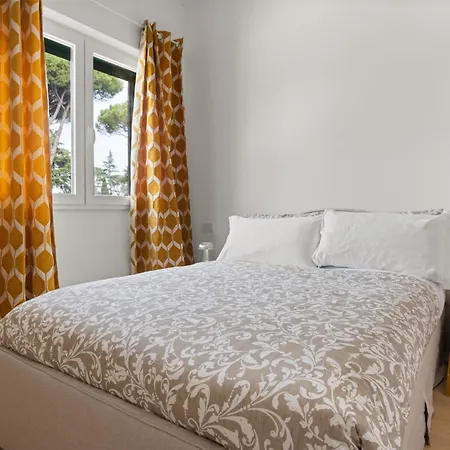 Apartment The Poolside House - New 2 Bedroom With Terrace *