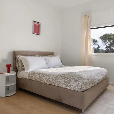 The Poolside House - New 2 Bedroom With Terrace Apartment