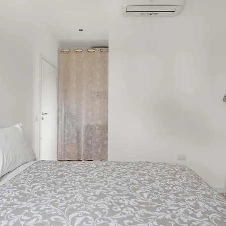 The Poolside House - New 2 Bedroom With Terrace 公寓