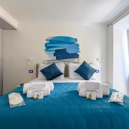 Historic Center - Navona Luxe Haven - Elevator, Soundproof & Netflix Apartment Rome