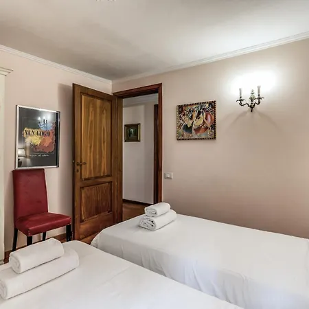 Governo Vecchio Apartment