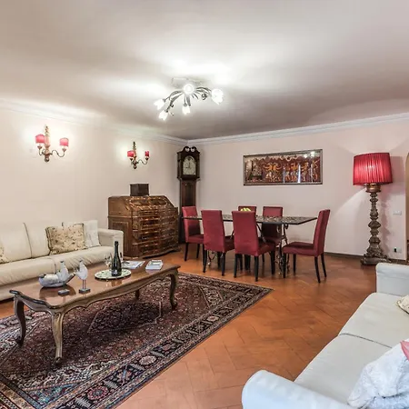 Governo Vecchio Apartment