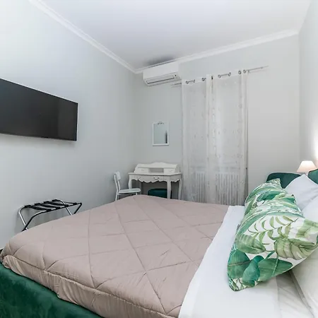Apartment Francesca - Metro Basilica San Paolo
