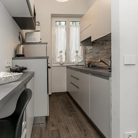 Apartment Francesca - Metro Basilica San Paolo