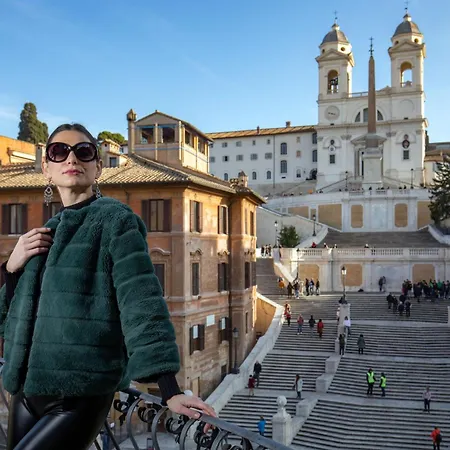The At The Spanish Steps ローマ