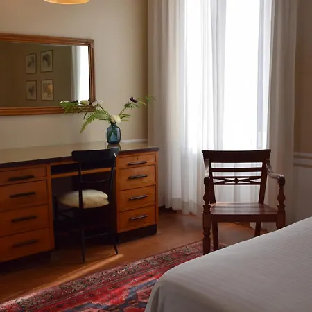 Lancelot Hotel