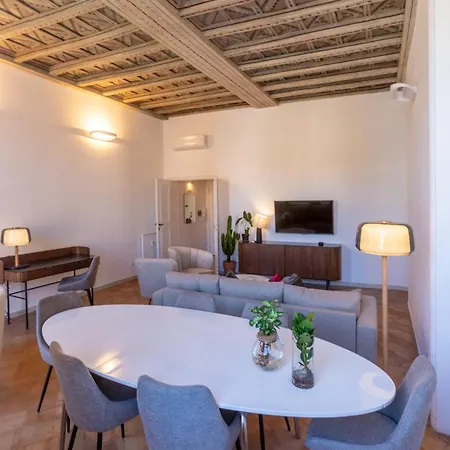 Navona Apartment *