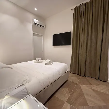 Luxury Apartments, Piazza Di Spagna Apartment *