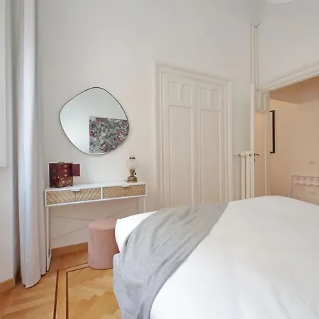 Apartment Treasurerome Adriana Charme 4br *