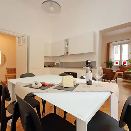 Treasurerome Adriana Charme 4br Apartment *