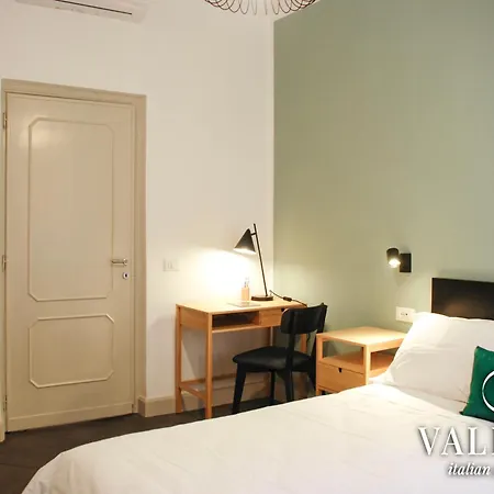 Piramide - 20min Walking From Colosseum - 1min From Metro Station - Valente Italian Apartment *
