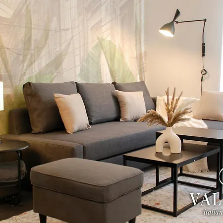Piramide - 20min Walking From Colosseum - 1min From Metro Station - Valente Italian Apartment