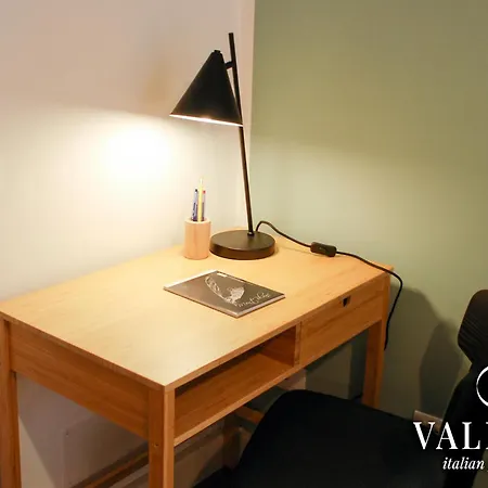 Apartment Piramide - 20min Walking From Colosseum - 1min From Metro Station - Valente Italian *