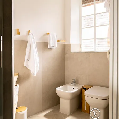 Piramide - 20min Walking From Colosseum - 1min From Metro Station - Valente Italian