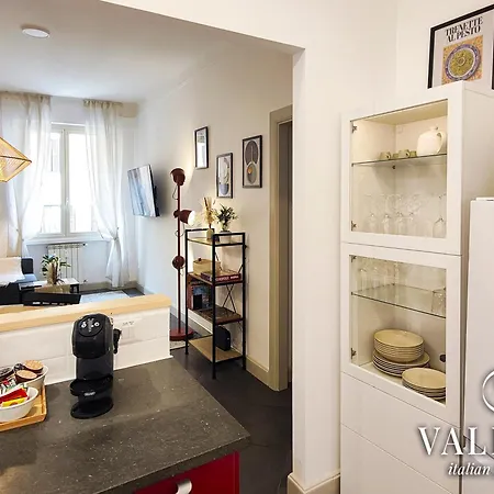 Piramide - 20min Walking From Colosseum - 1min From Metro Station - Valente Italian Apartment