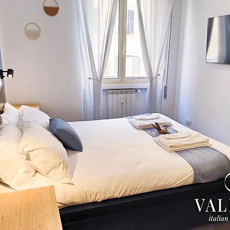 Apartment Piramide - 20min Walking From Colosseum - 1min From Metro Station - Valente Italian