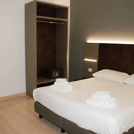 Domus Dea By Trinita * Rome