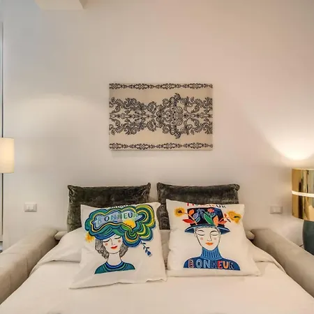 Luxury By Spanish Square