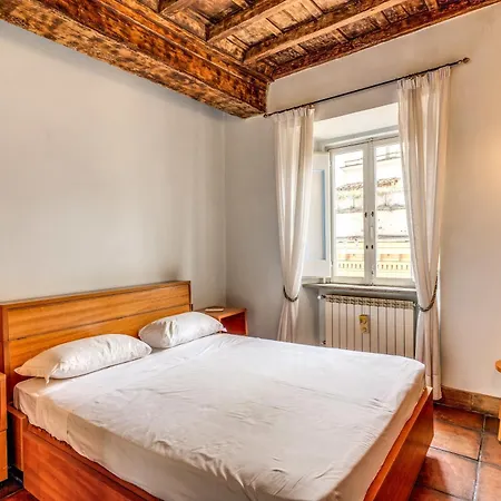 Flat With Lovely Views Near Piazza Navona Rome