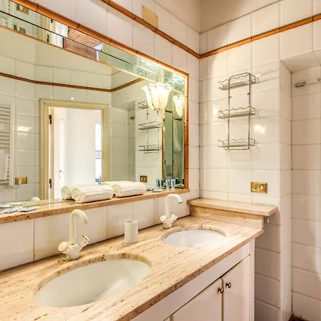 Apartment Flat With Lovely Views Near Piazza Navona Rome