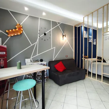 Tiny Indipendent House *