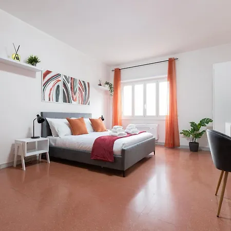Domvs Clavdia - Metro Station, 8 Min To Center, Roma, 6pax, A-c Apartment