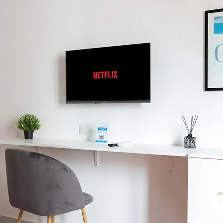 Apartment Domvs Clavdia - Metro Station, 8 Min To Center, Roma, 6pax, A-c *