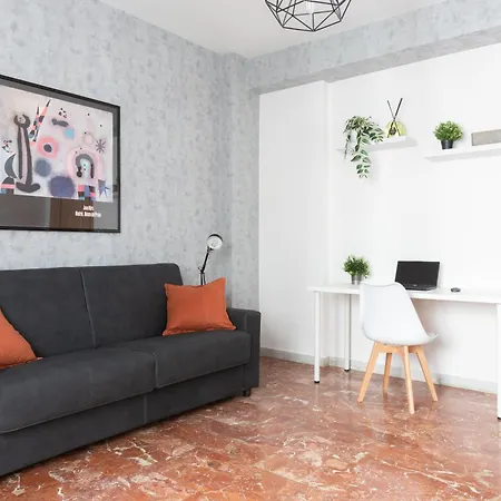 Domvs Clavdia - Metro Station, 8 Min To Center, Roma, 6pax, A-c Apartment Rome