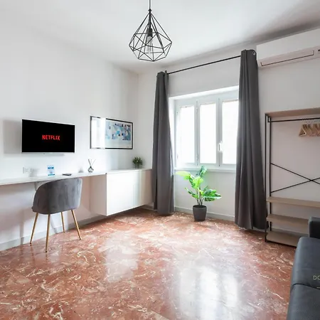 Apartment Domvs Clavdia - Metro Station, 8 Min To Center, Roma, 6pax, A-c