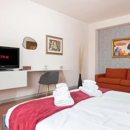 Domvs Clavdia - Metro Station, 8 Min To Center, Roma, 6pax, A-c