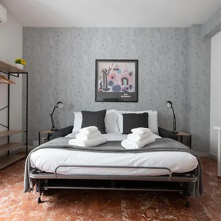 Apartment Domvs Clavdia - Metro Station, 8 Min To Center, Roma, 6pax, A-c