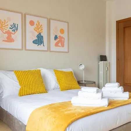 Apartment Domvs Clavdia - Metro Station, 8 Min To Center, Roma, 6pax, A-c