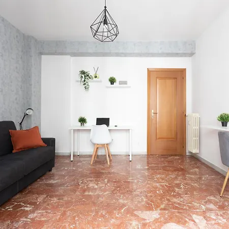 Apartment Domvs Clavdia - Metro Station, 8 Min To Center, Roma, 6pax, A-c *