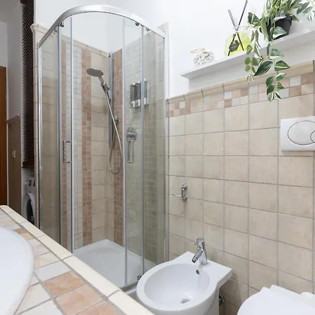 Apartment Domvs Clavdia - Metro Station, 8 Min To Center, Roma, 6pax, A-c *
