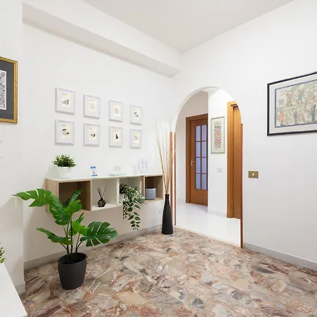 Apartment Domvs Clavdia - Metro Station, 8 Min To Center, Roma, 6pax, A-c
