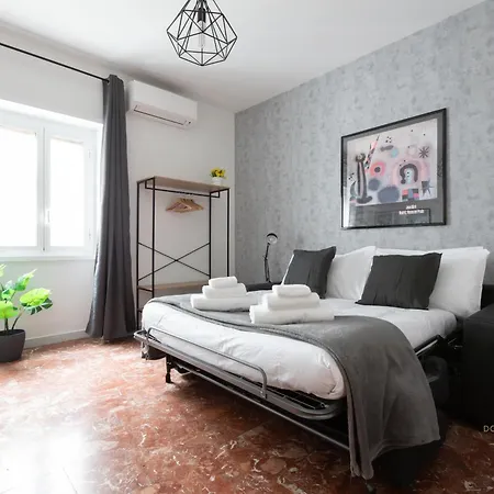 Domvs Clavdia - Metro Station, 8 Min To Center, Roma, 6pax, A-c Apartment Rome